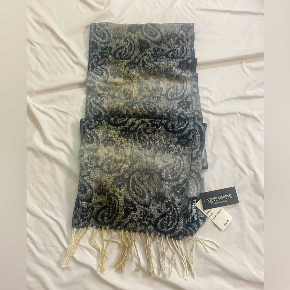 NWT Steve Madden Scarf